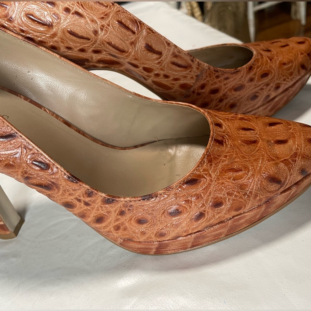 Women’s heels crocodile pattern, platform